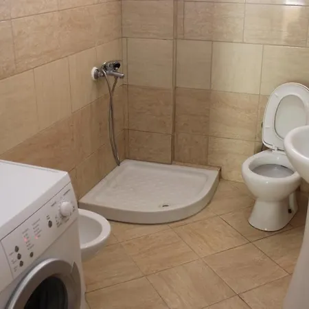 Bledi's Comfy In New Blvd / Free Parking Apartment *