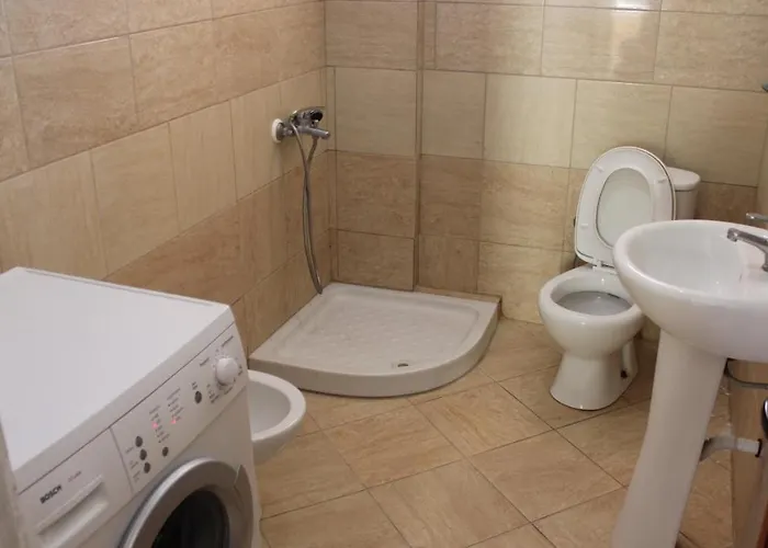 Bledi's Comfy In New Blvd / Free Parking Apartment *